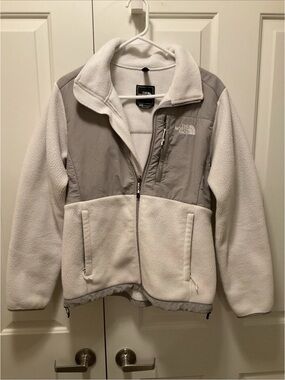 The North Face Polartec Womens Denali 2-Tone Fleece Jacket in Gray/Cream Size M
